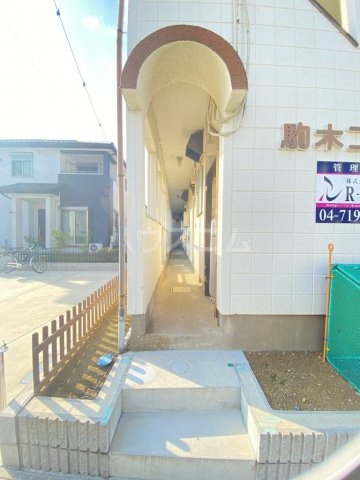 23/30 エントランス