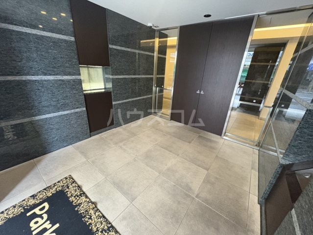 28/30 エントランス