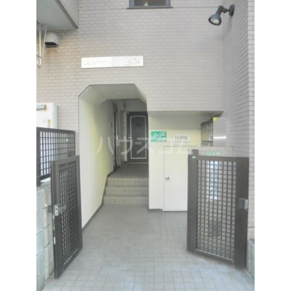 2/4 エントランス