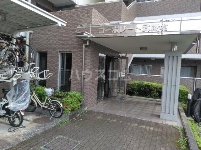 23/30 エントランス