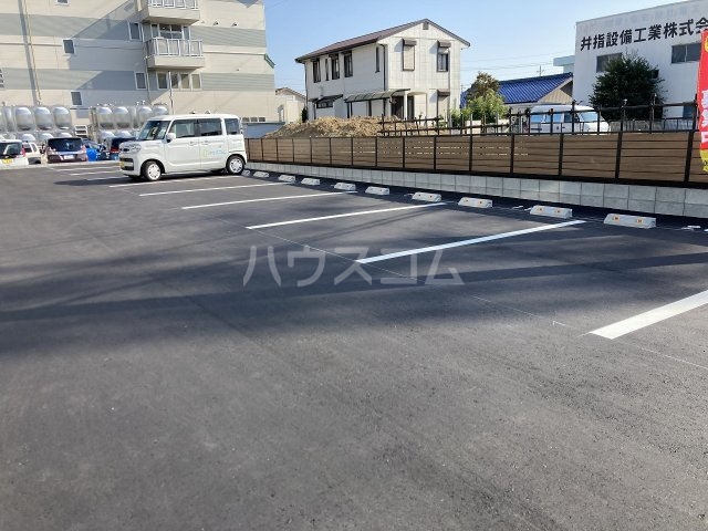 27/30 駐車場