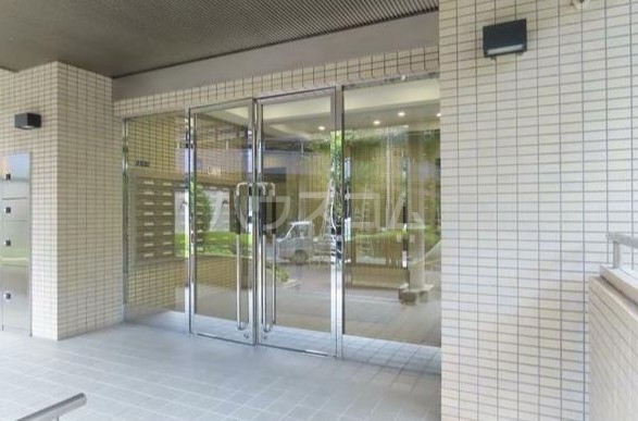 14/20 エントランス