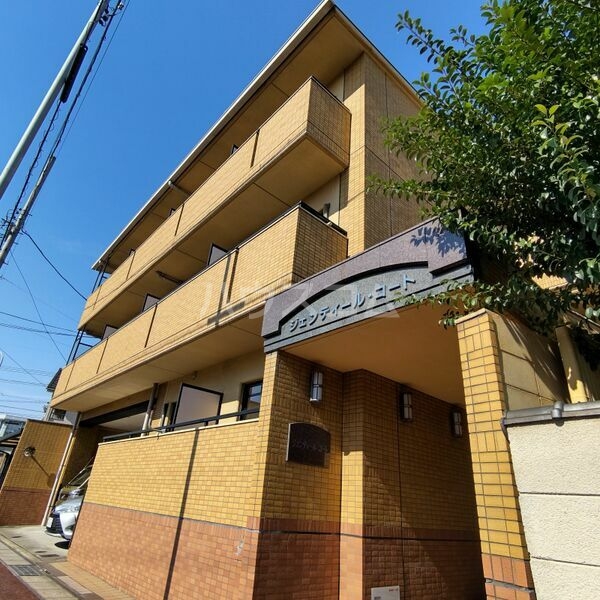 13/21 エントランス