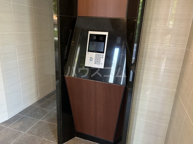 23/25 エントランス