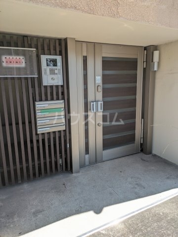 16/20 エントランス