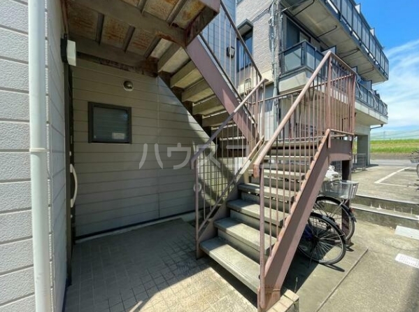 18/19 エントランス