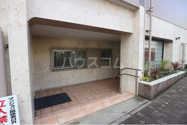 22/30 エントランス