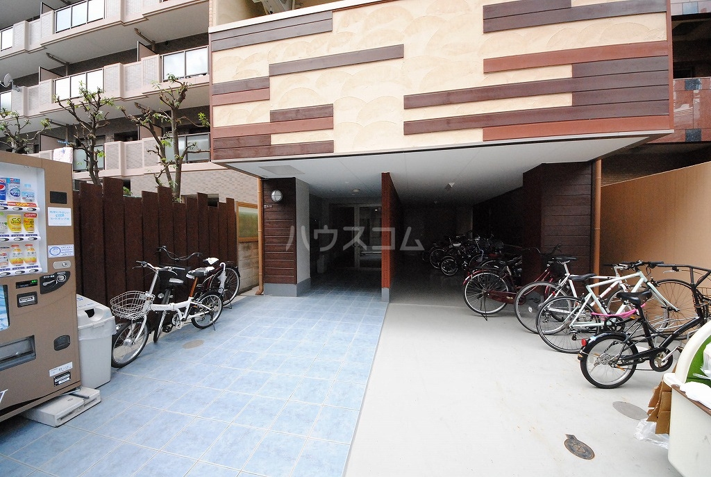 14/18 エントランス