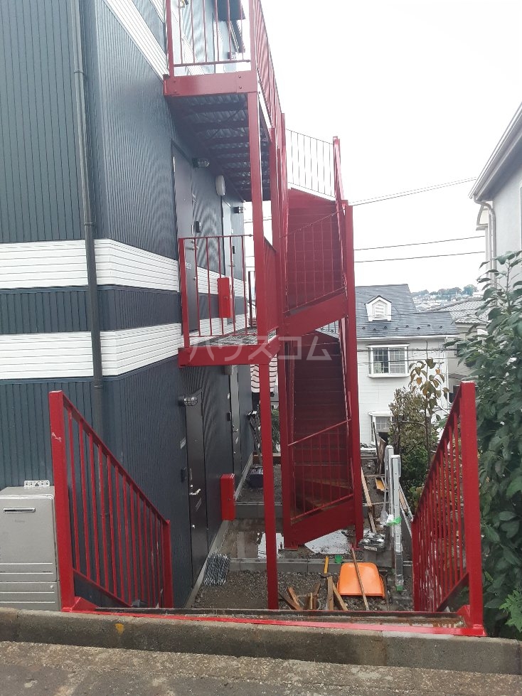 27/30 エントランス