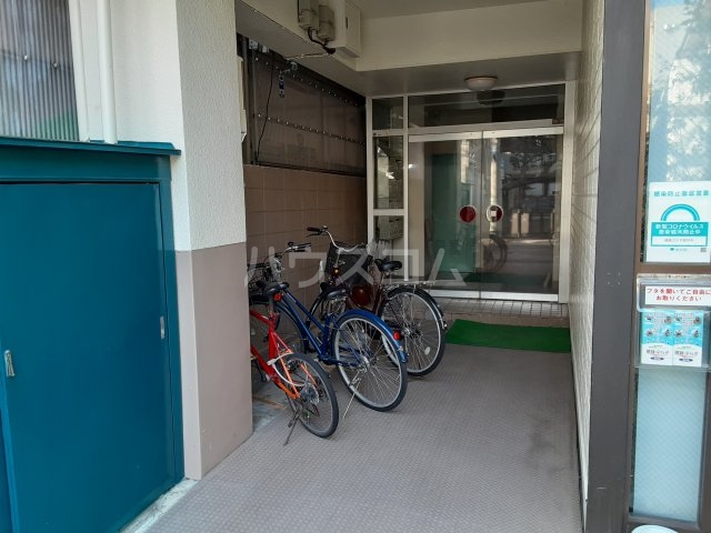 21/30 エントランス