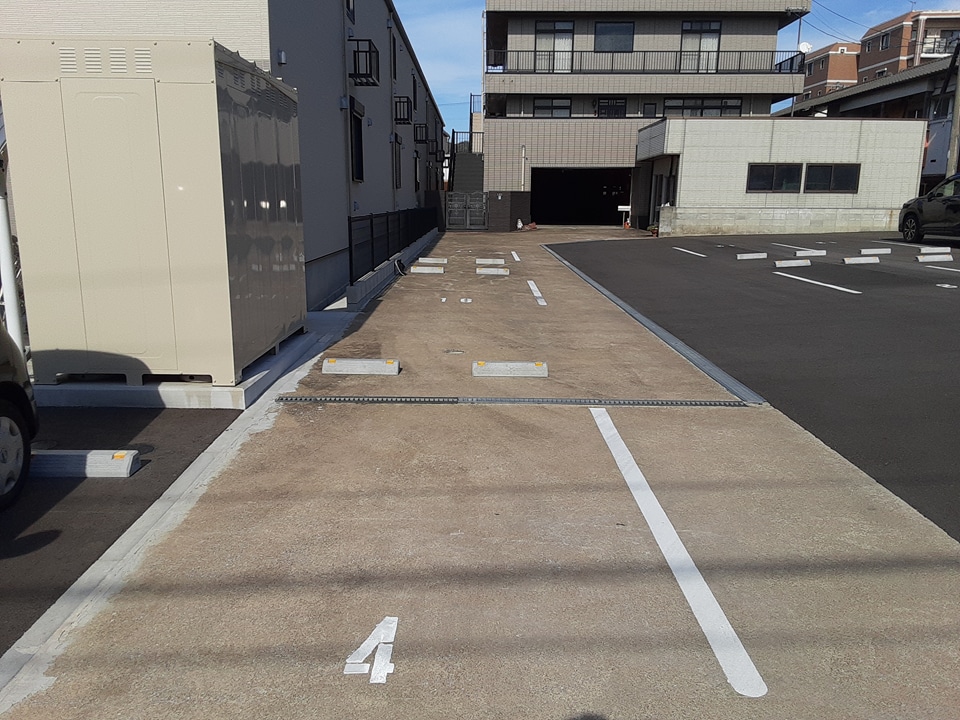 25/27 駐車場
