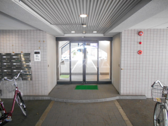 21/28 エントランス