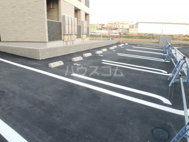28/30 駐車場