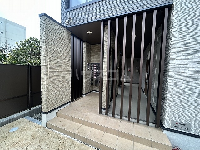 25/30 エントランス