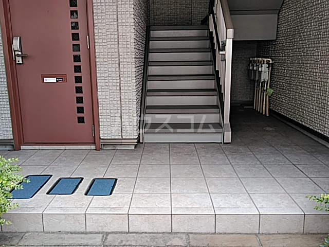 21/30 エントランス