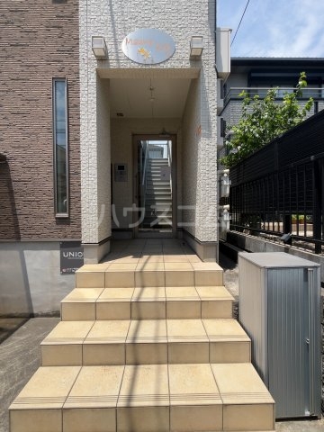 23/30 エントランス