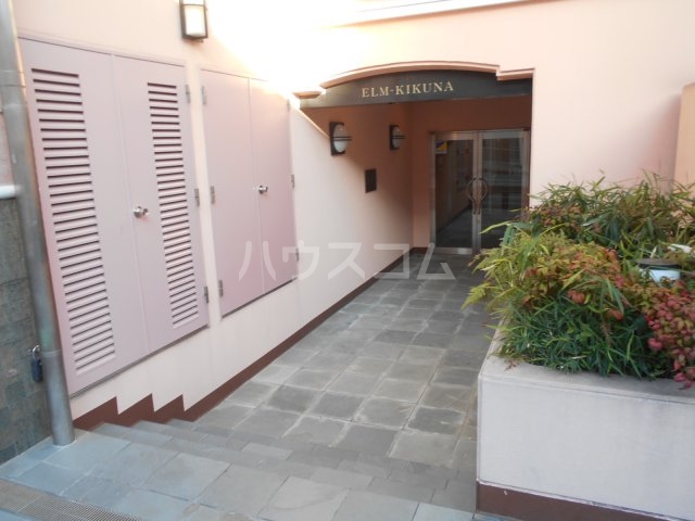 25/27 エントランス