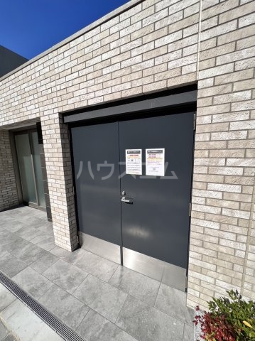 18/27 エントランス