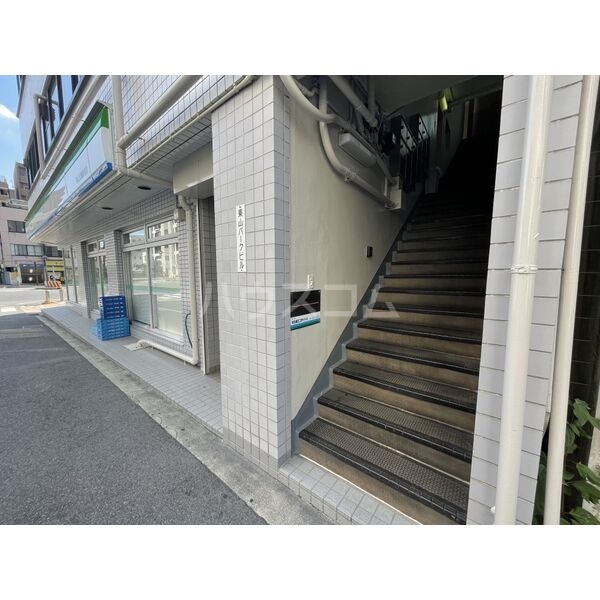 17/25 エントランス