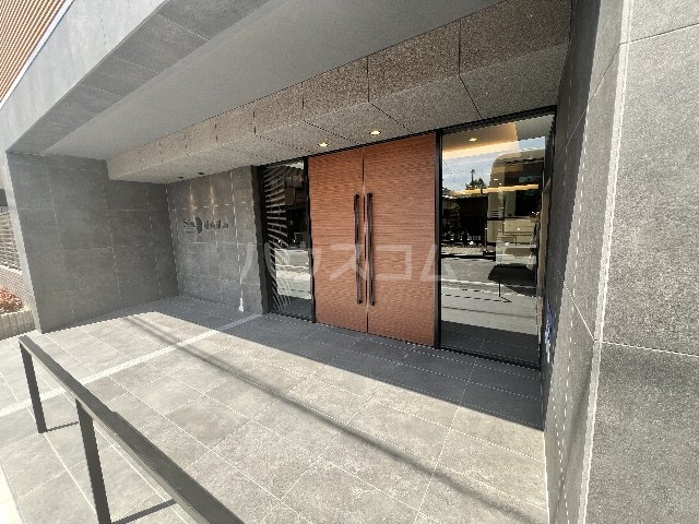 21/30 エントランス