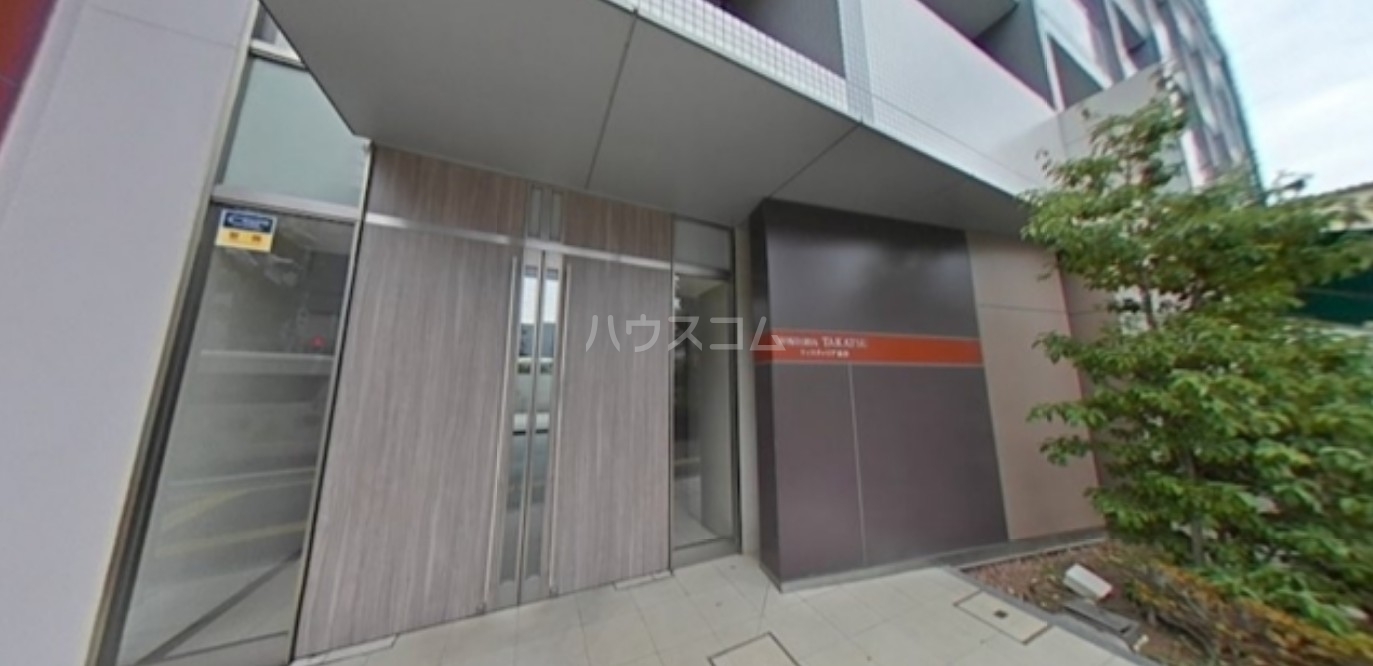 27/30 エントランス