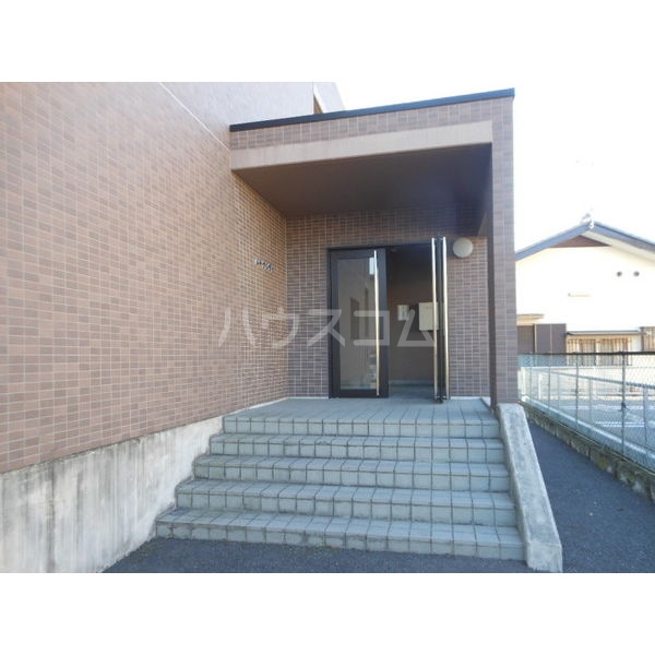 15/23 エントランス