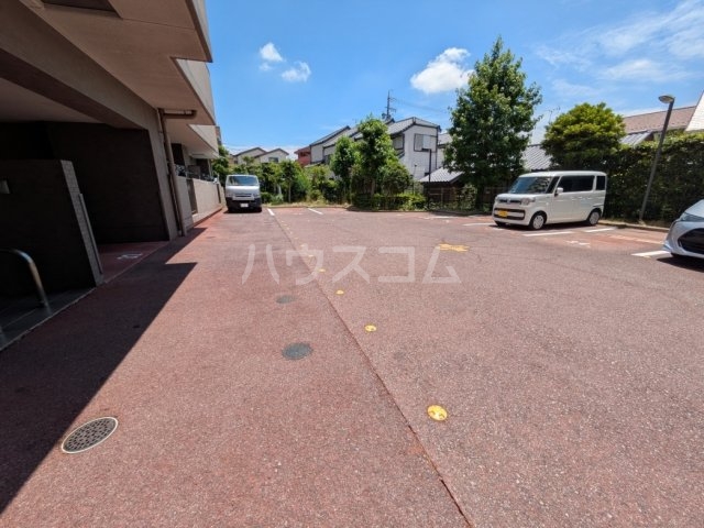 2/3 駐車場