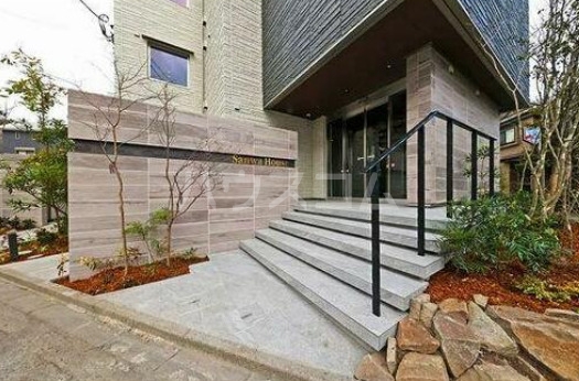 20/30 エントランス