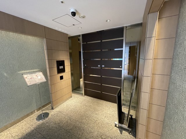 15/19 エントランス