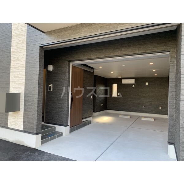 18/27 エントランス