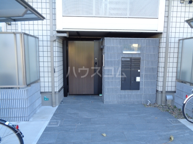 20/30 エントランス