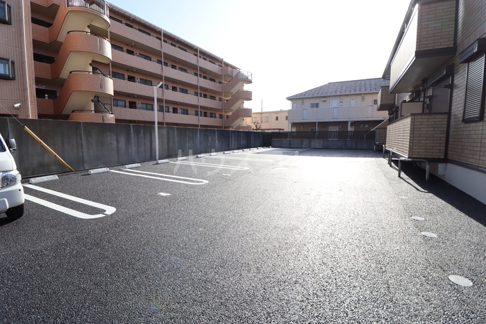 2/3 駐車場