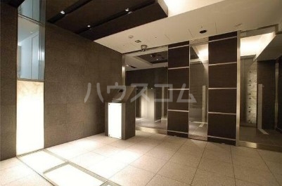 18/28 エントランス