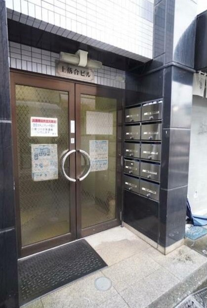 18/19 エントランス