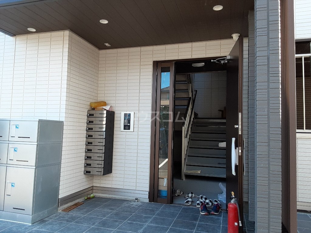 28/29 エントランス