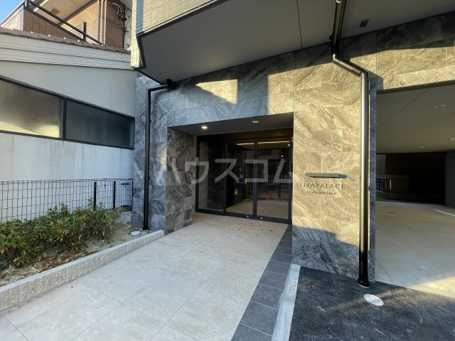 26/30 エントランス