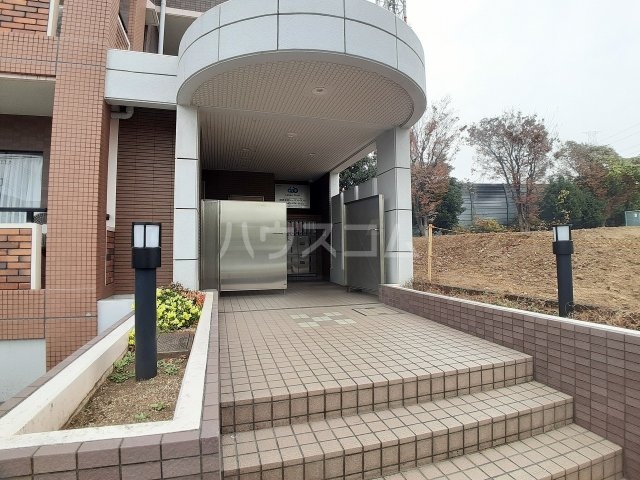 28/30 エントランス