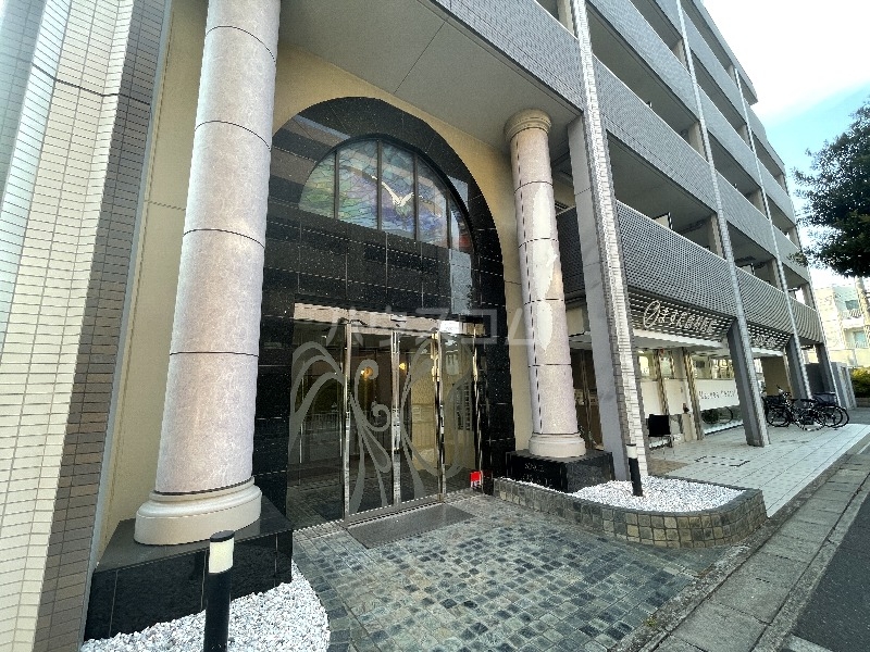 24/30 エントランス