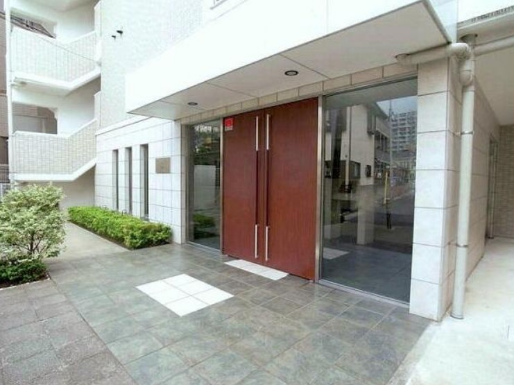 22/26 エントランス