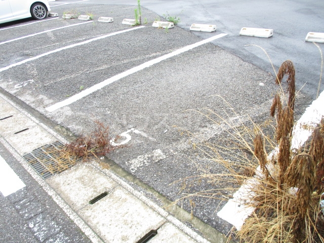 23/26 駐車場