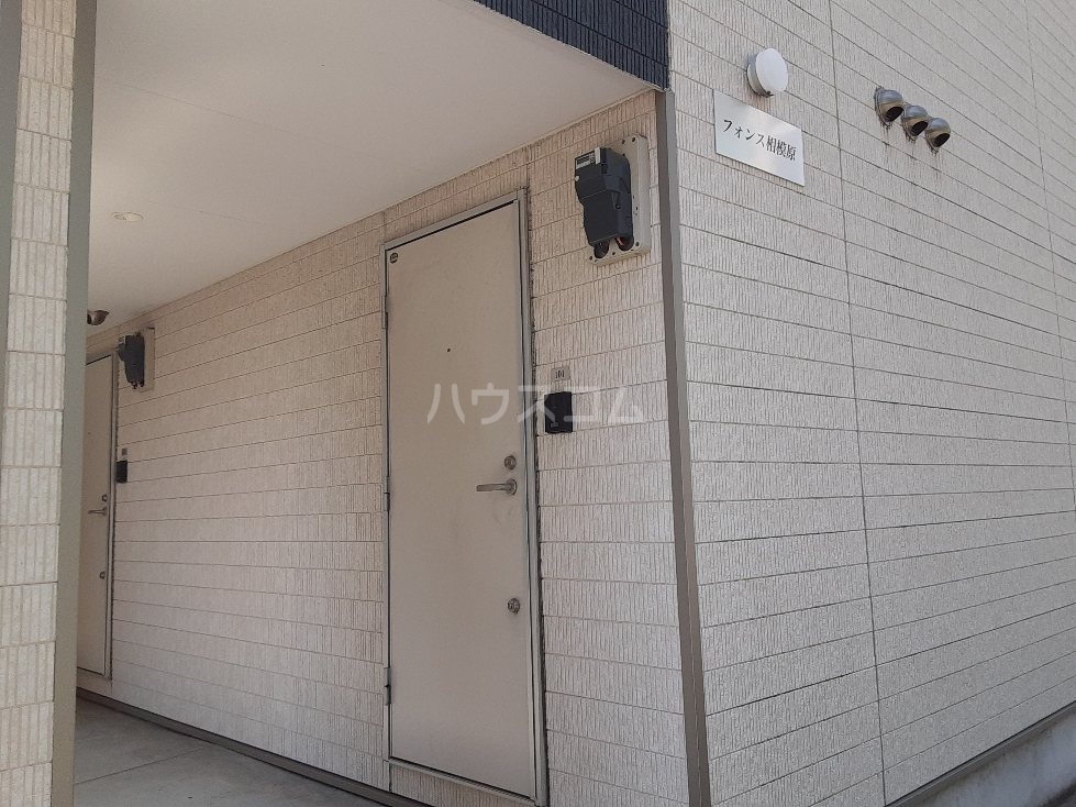 21/30 エントランス