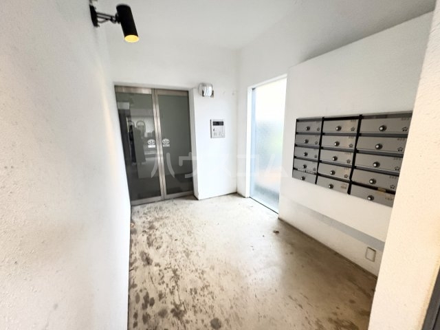 23/30 エントランス