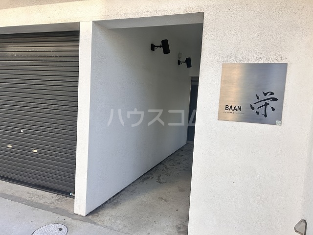 27/30 エントランス