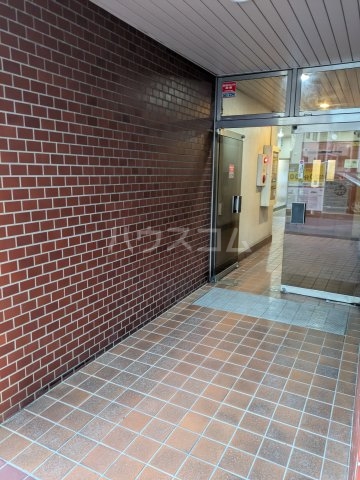 21/28 エントランス