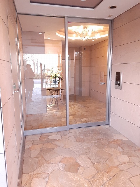 22/28 エントランス