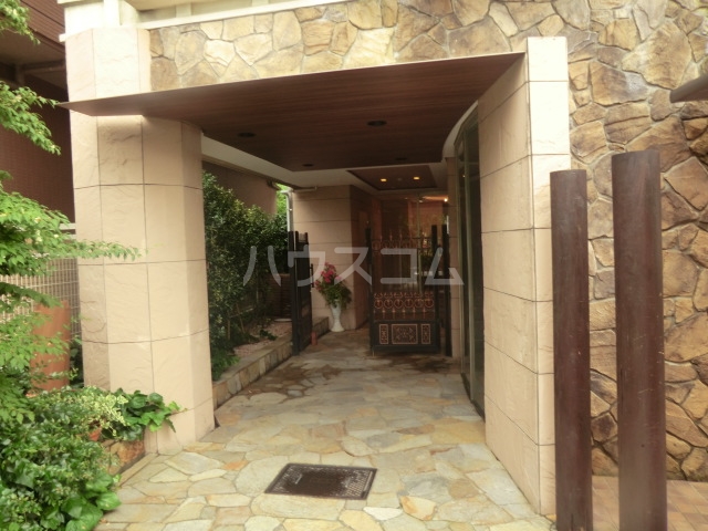 22/28 エントランス