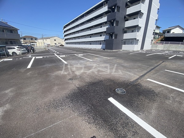 28/28 駐車場