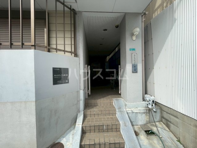 25/30 エントランス