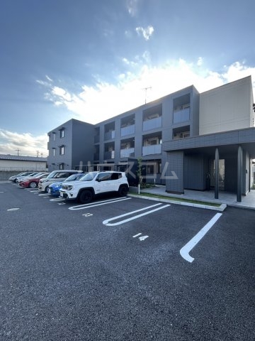 27/30 駐車場