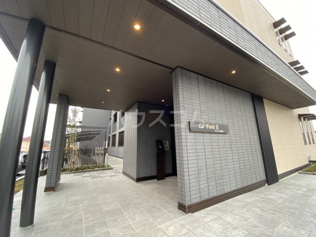 16/23 エントランス